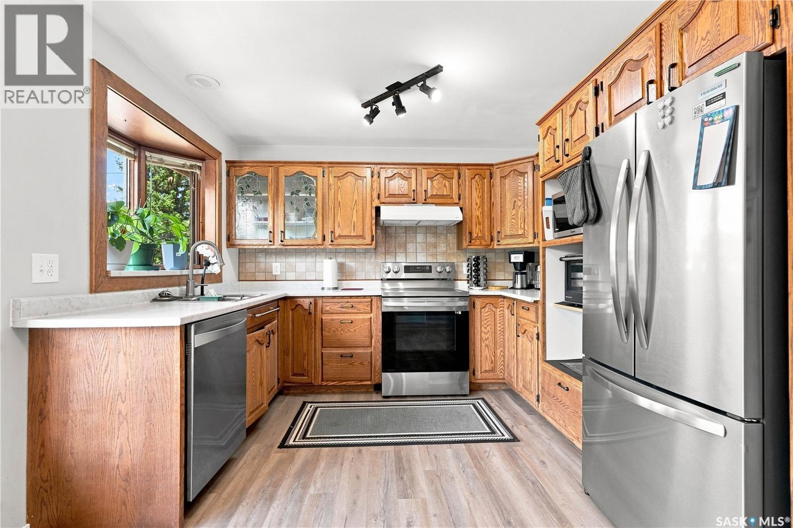 154 Delayen Crescent, Saskatoon, SK - Indoor Photo Showing Kitchen