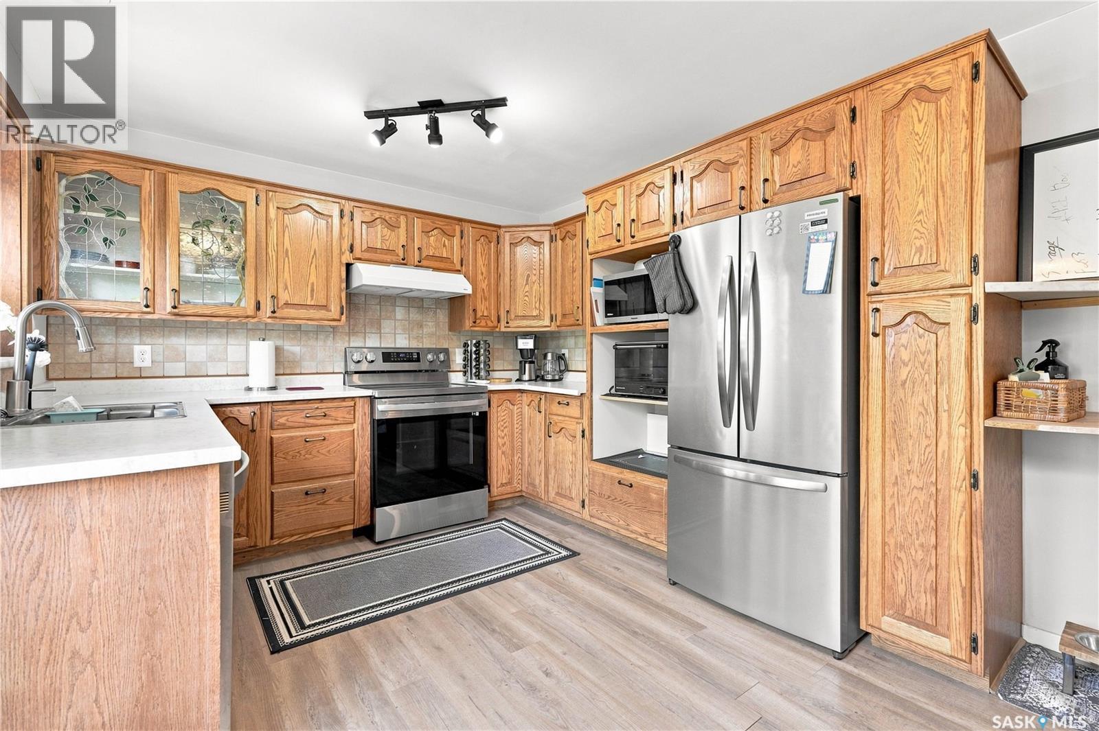 154 Delayen Crescent, Saskatoon, SK - Indoor Photo Showing Kitchen