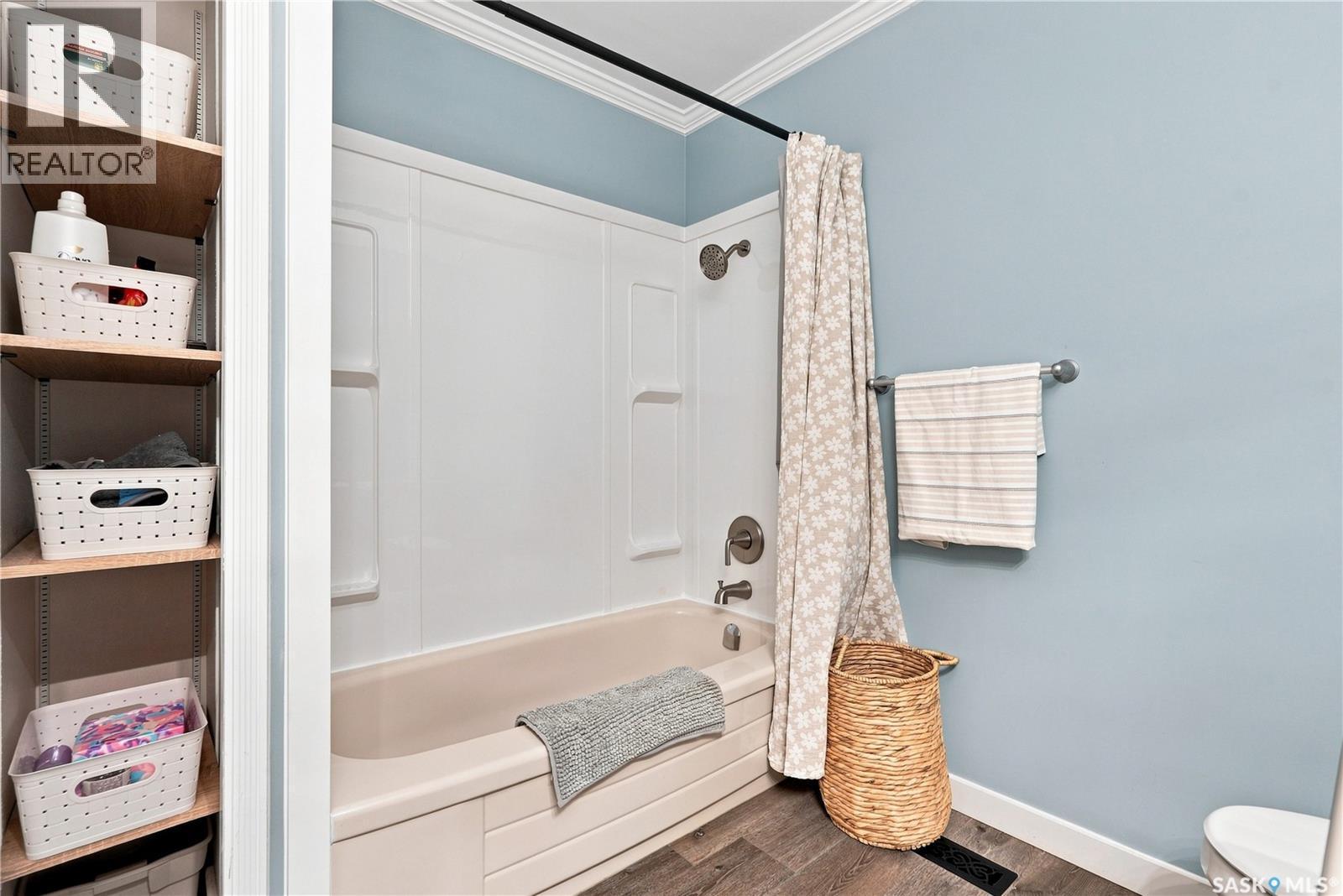 154 Delayen Crescent, Saskatoon, SK - Indoor Photo Showing Bathroom