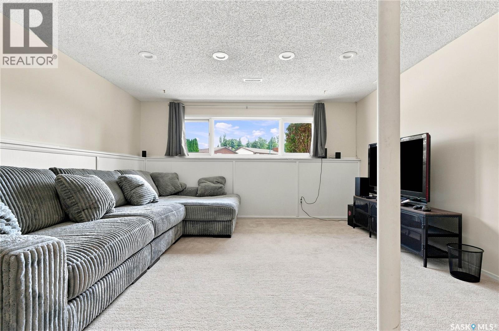 154 Delayen Crescent, Saskatoon, SK - Indoor