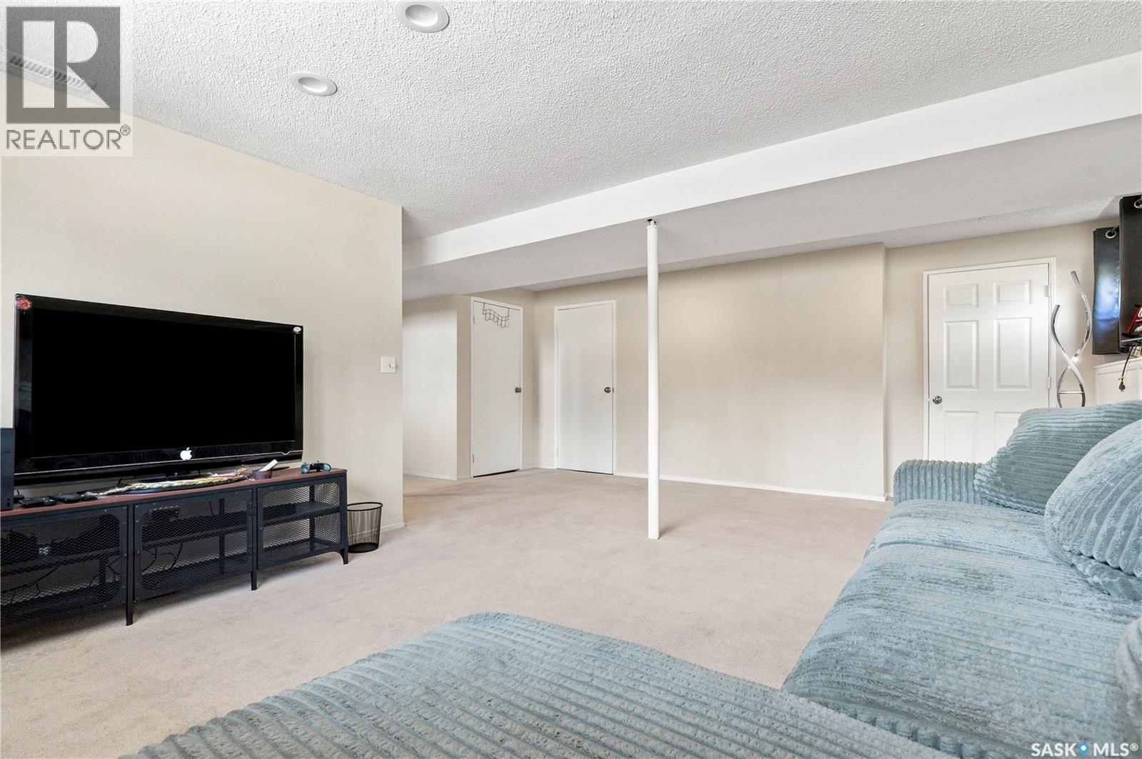 154 Delayen Crescent, Saskatoon, SK - Indoor