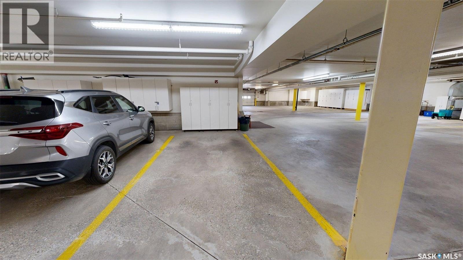 305 3101 Renfrew Crescent E, Regina, SK - Indoor Photo Showing Garage