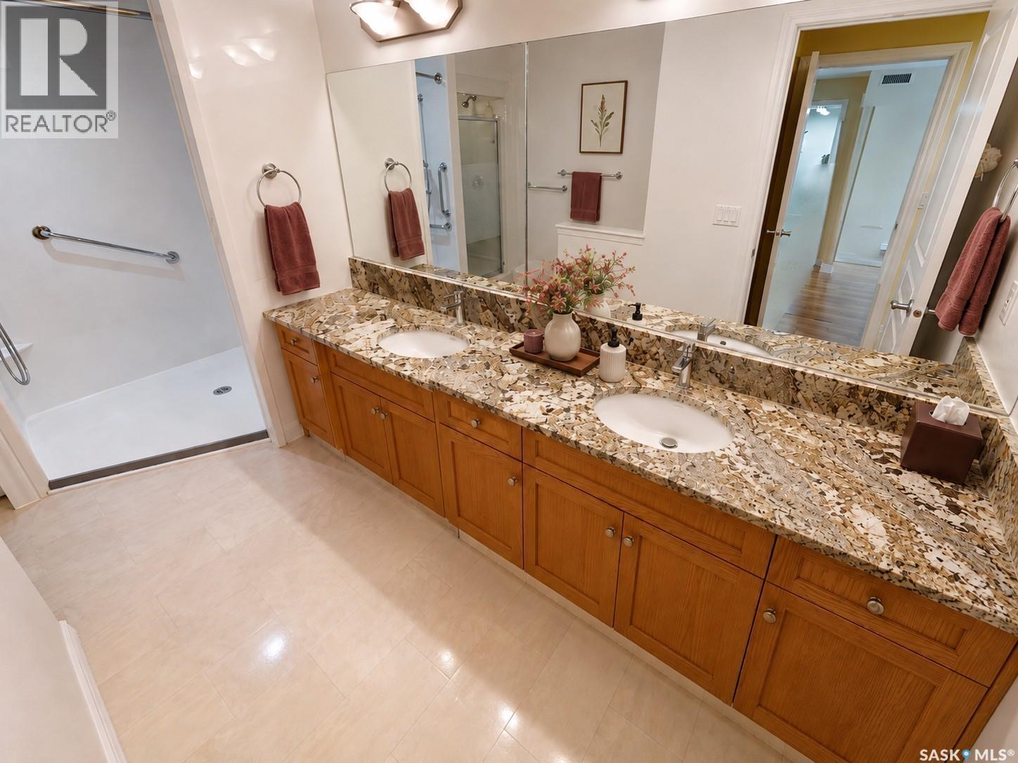 305 3101 Renfrew Crescent E, Regina, SK - Indoor Photo Showing Bathroom