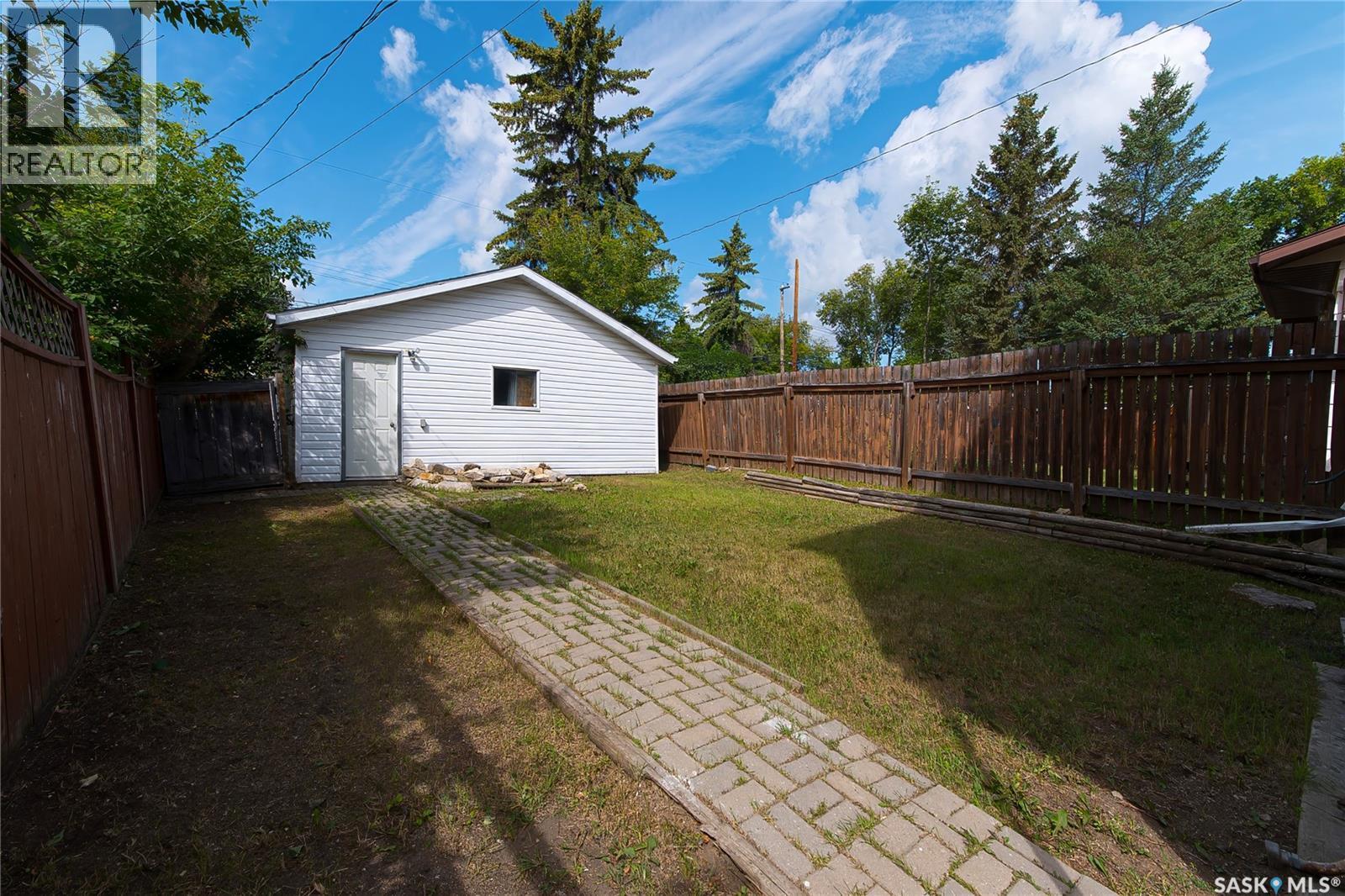 1017 J Avenue N, Saskatoon, SK - Outdoor