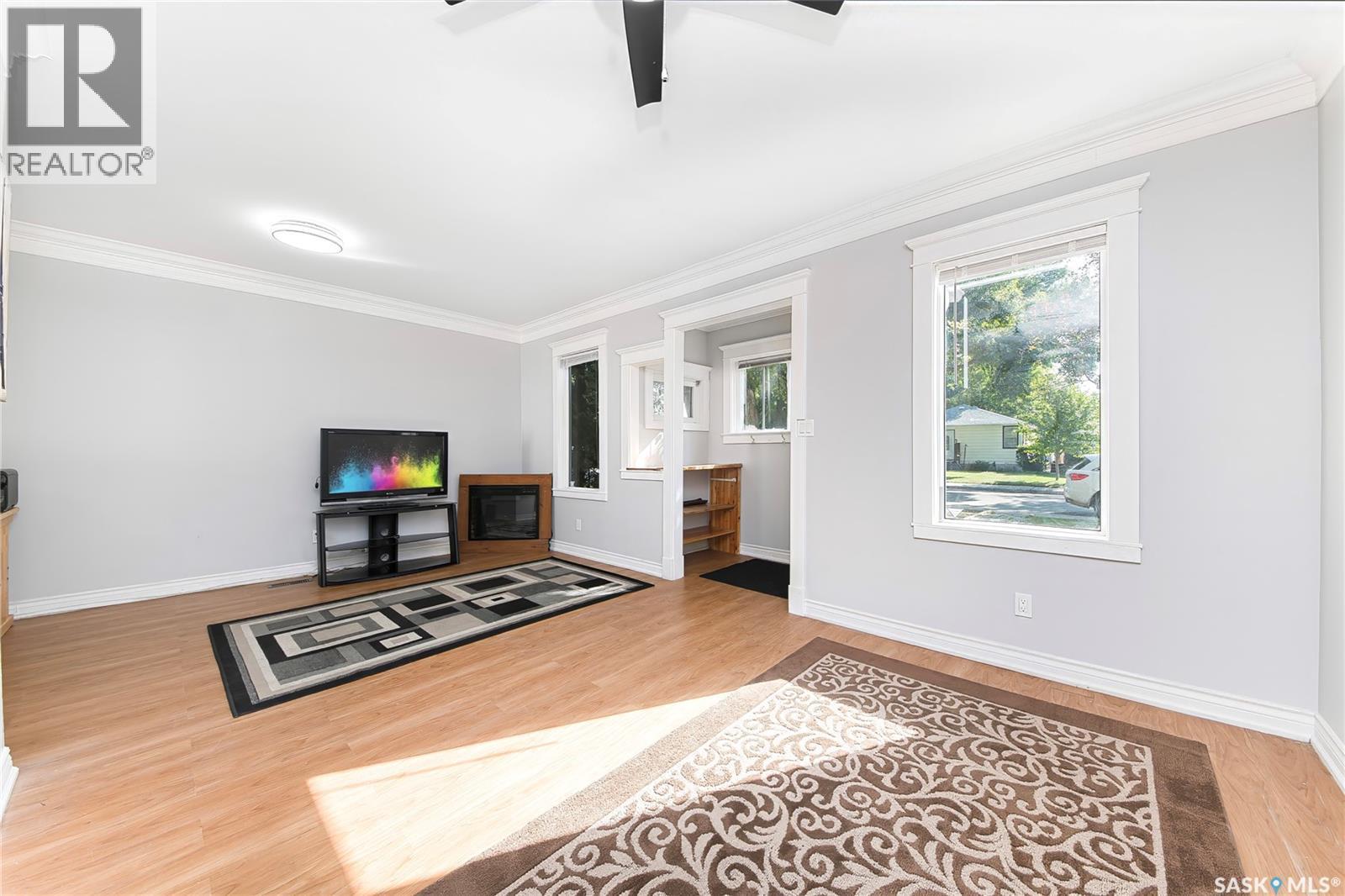 1017 J Avenue N, Saskatoon, SK - Indoor
