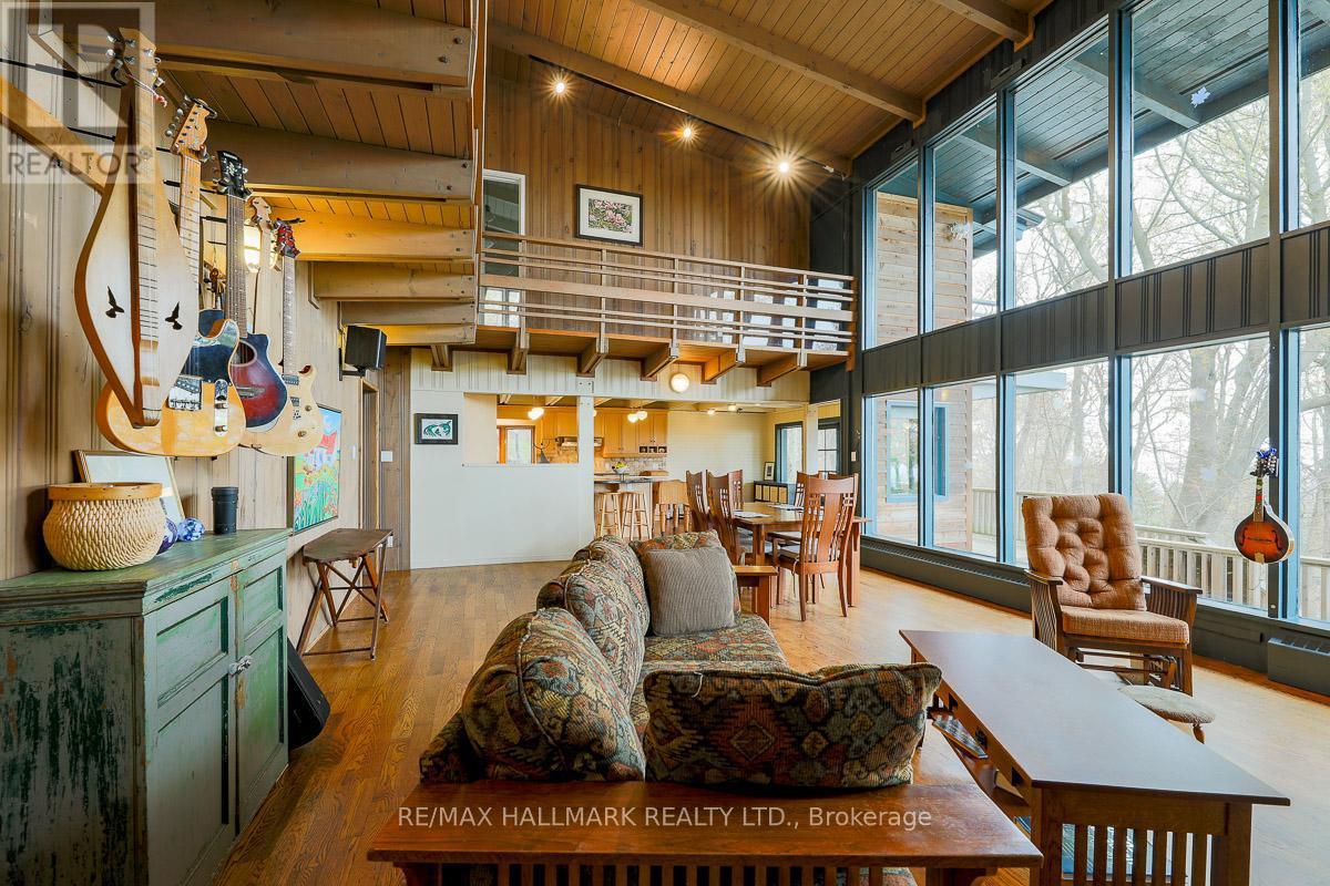 2 Ledge Road, Toronto, ON - Indoor