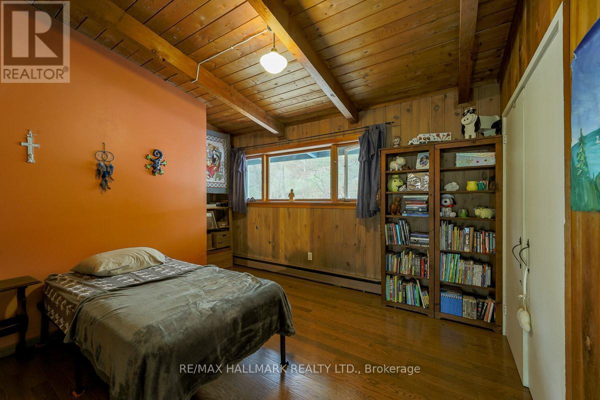 2 Ledge Road, Toronto, ON - Indoor Photo Showing Bedroom