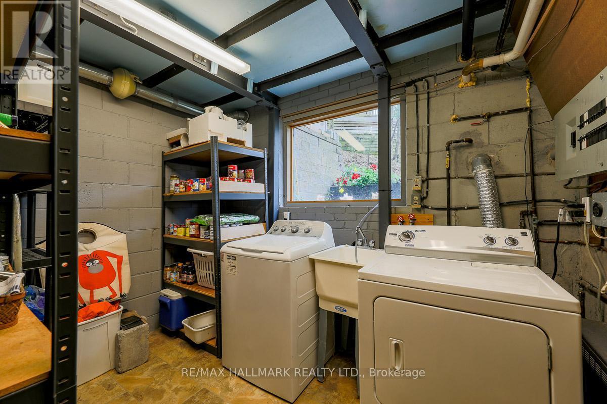 2 Ledge Road, Toronto, ON - Indoor Photo Showing Laundry Room