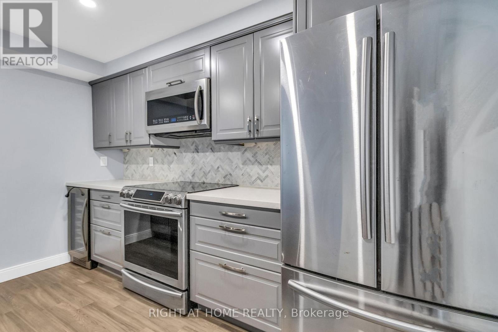406 - 356 Mcrae Drive, Toronto, ON - Indoor Photo Showing Kitchen With Stainless Steel Kitchen With Upgraded Kitchen