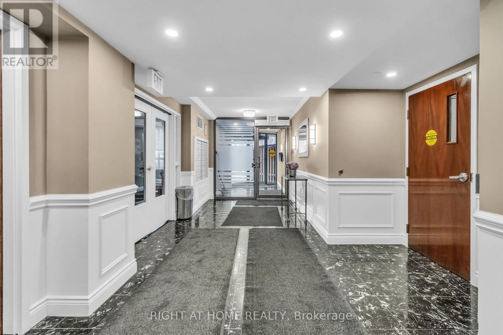 406 - 356 Mcrae Drive, Toronto, ON - Indoor Photo Showing Other Room