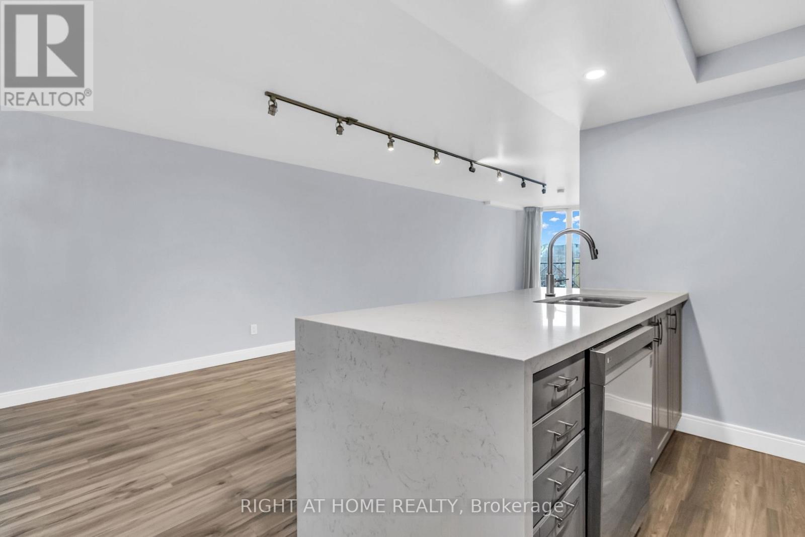 406 - 356 Mcrae Drive, Toronto, ON - Indoor