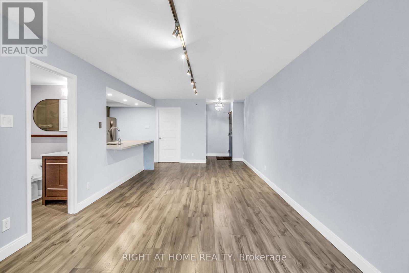 406 - 356 Mcrae Drive, Toronto, ON - Indoor Photo Showing Other Room
