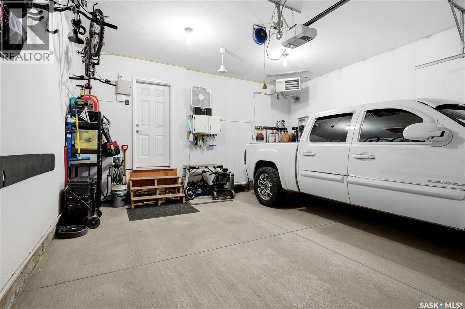 5306 Mcclelland Drive, Regina, SK - Indoor Photo Showing Garage