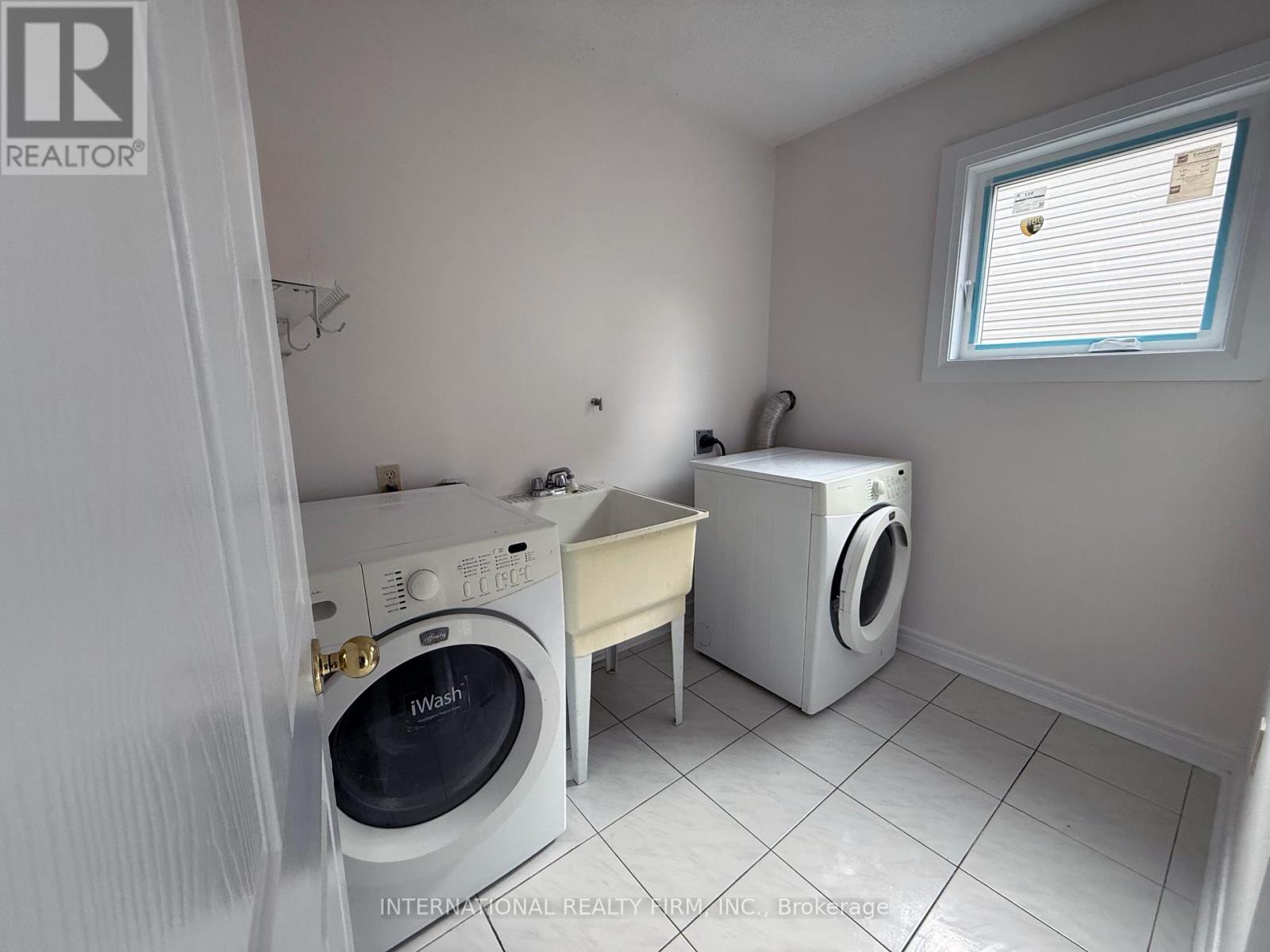 43 Falconridge Drive, Hamilton, ON - Indoor Photo Showing Laundry Room