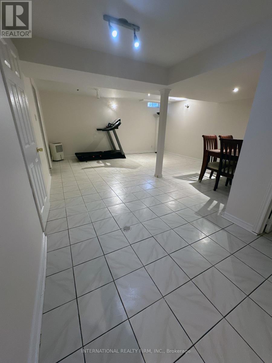 43 Falconridge Drive, Hamilton, ON - Indoor Photo Showing Other Room