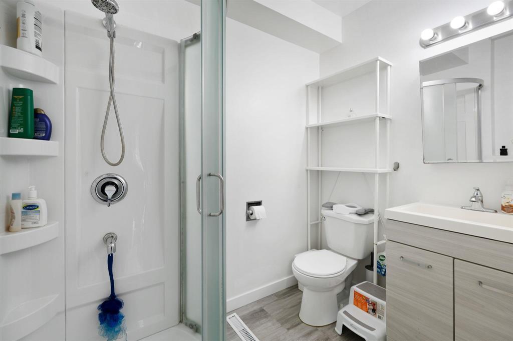 14 Mansard Close, Winnipeg, MB - Indoor Photo Showing Bathroom