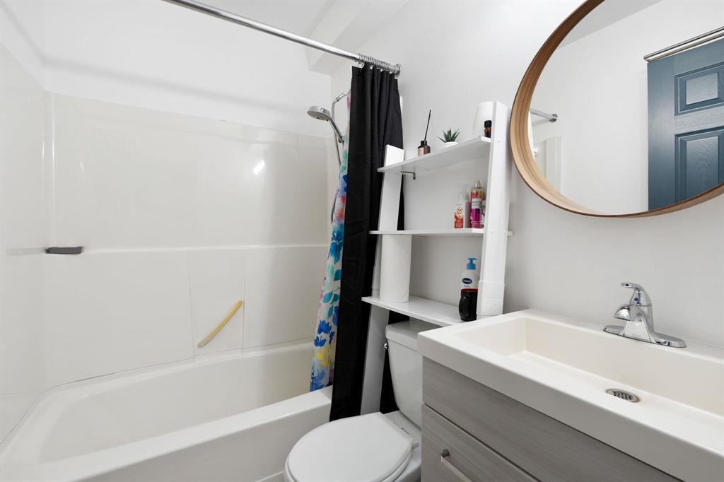 14 Mansard Close, Winnipeg, MB - Indoor Photo Showing Bathroom