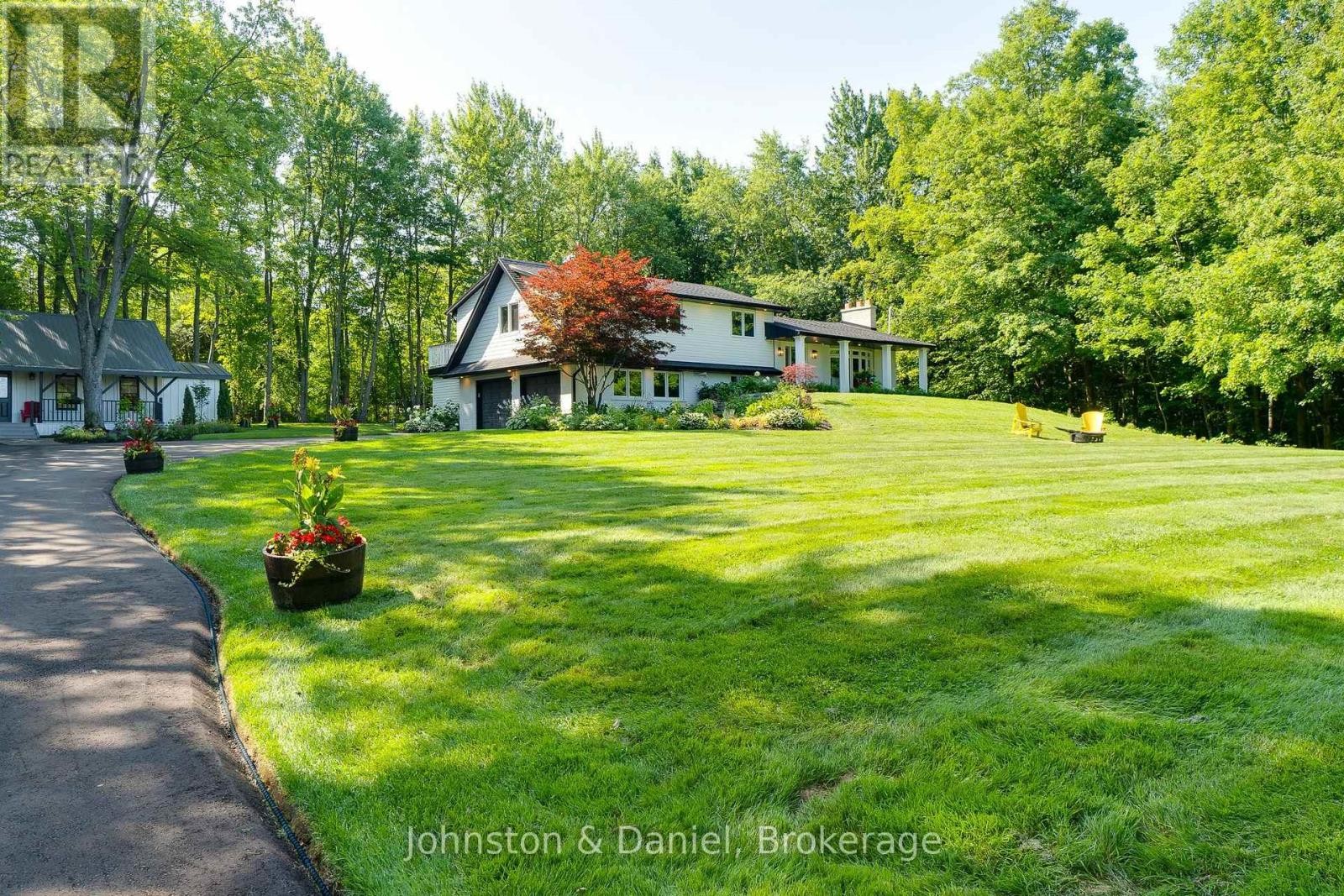 2340 Britannia Road, Burlington, ON - Outdoor