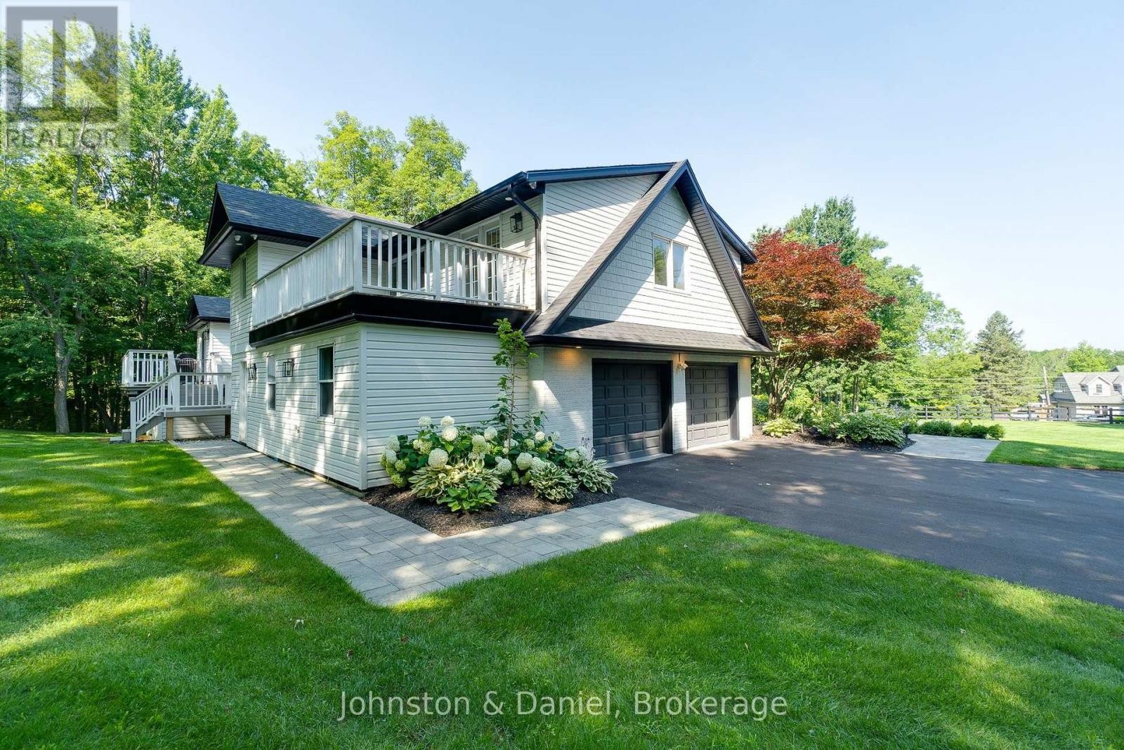 2340 Britannia Road, Burlington, ON - Outdoor
