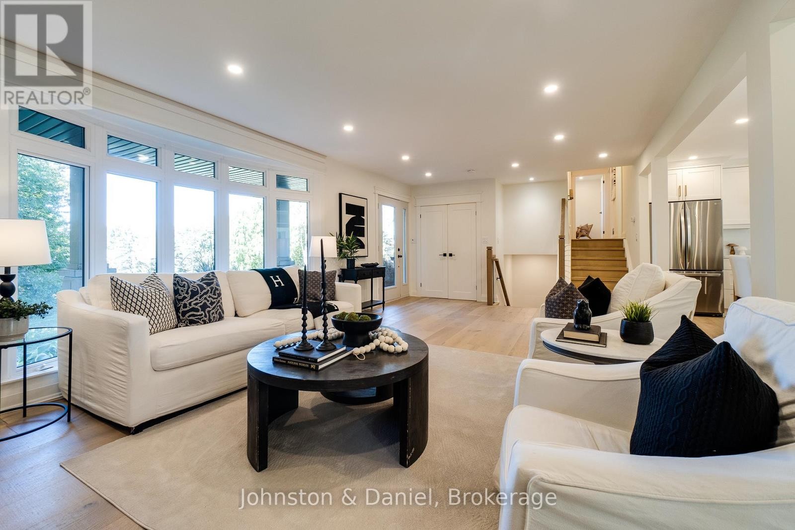 2340 Britannia Road, Burlington, ON - Indoor Photo Showing Living Room