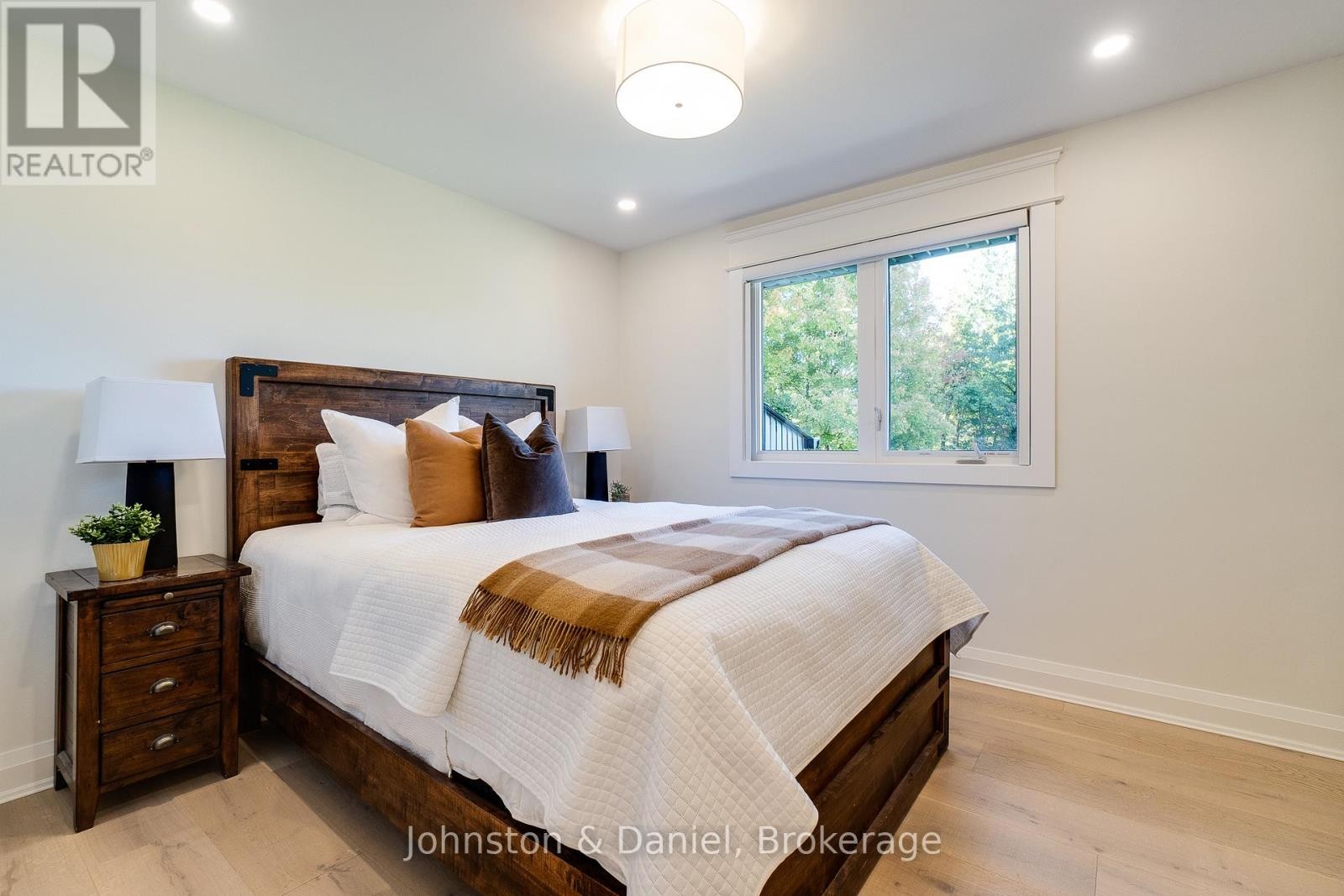 2340 Britannia Road, Burlington, ON - Indoor Photo Showing Bedroom
