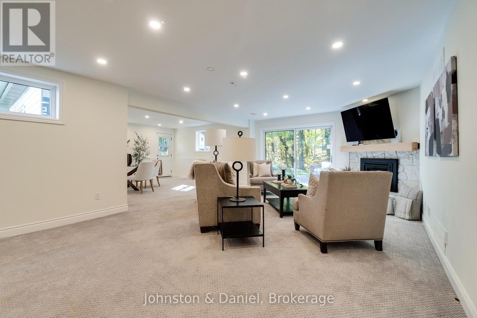 2340 Britannia Road, Burlington, ON - Indoor With Fireplace