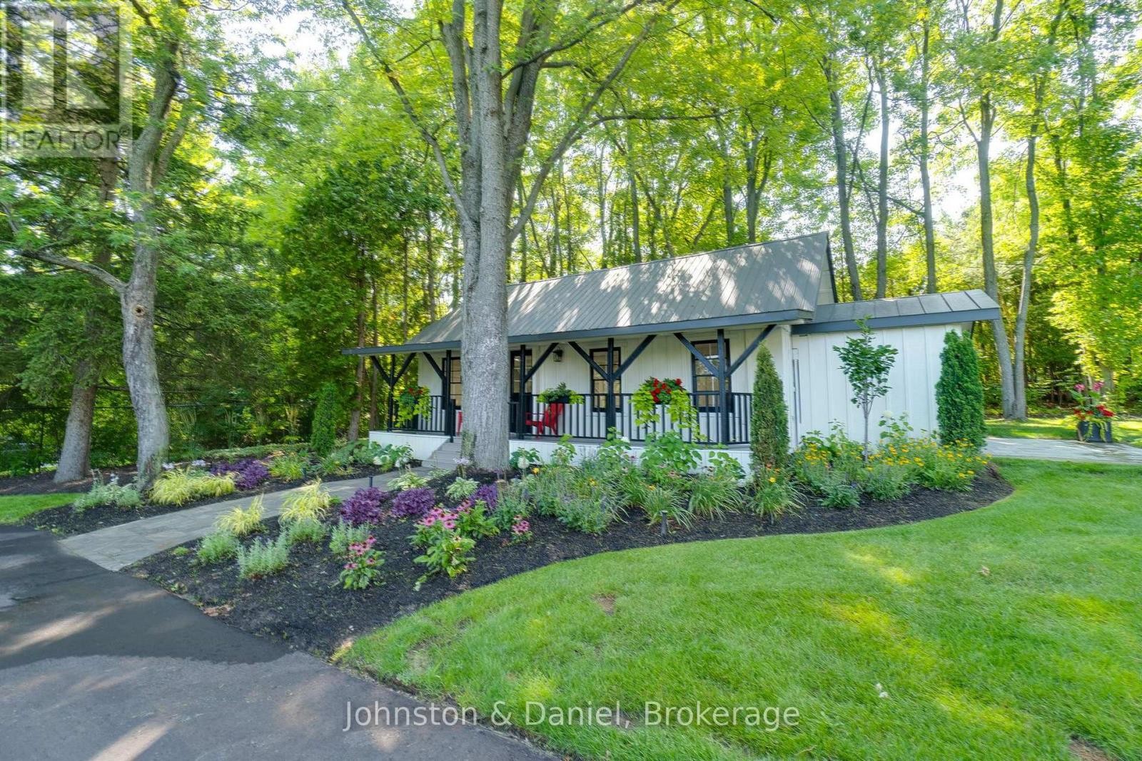 2340 Britannia Road, Burlington, ON - Outdoor With Deck Patio Veranda