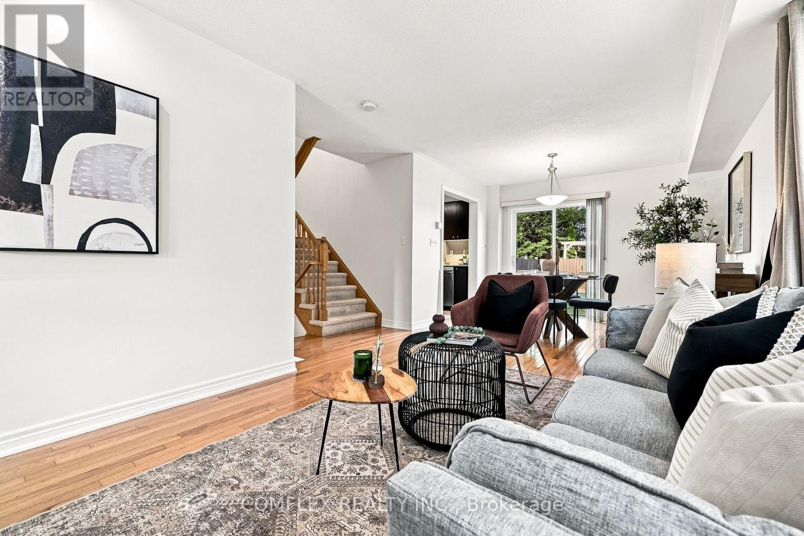 5 Rich Crescent, Whitby, ON - Indoor Photo Showing Living Room