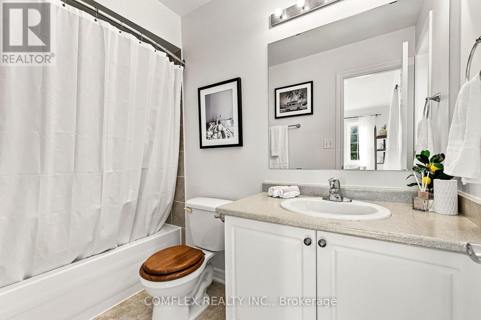 5 Rich Crescent, Whitby, ON - Indoor Photo Showing Bathroom