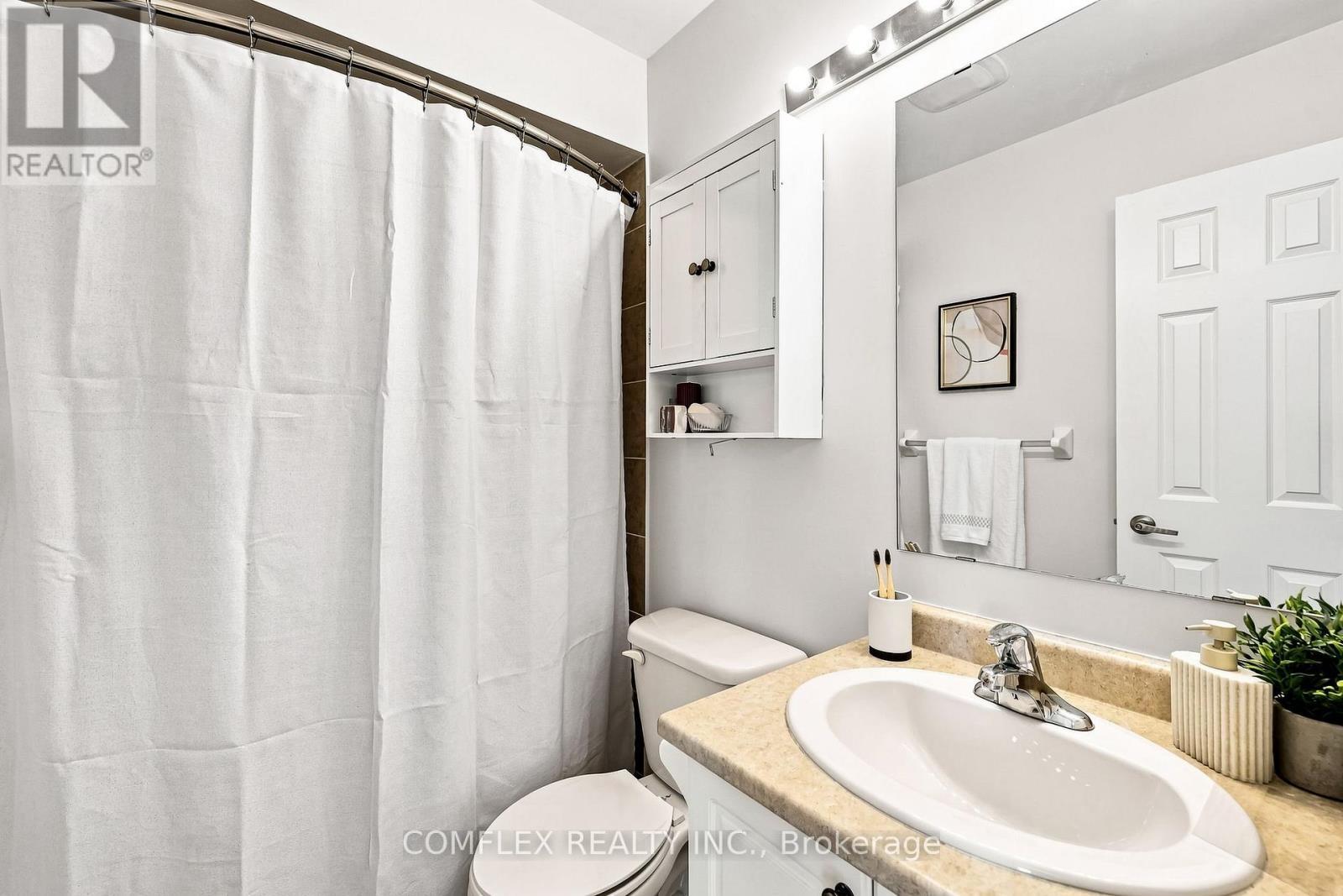 5 Rich Crescent, Whitby, ON - Indoor Photo Showing Bathroom