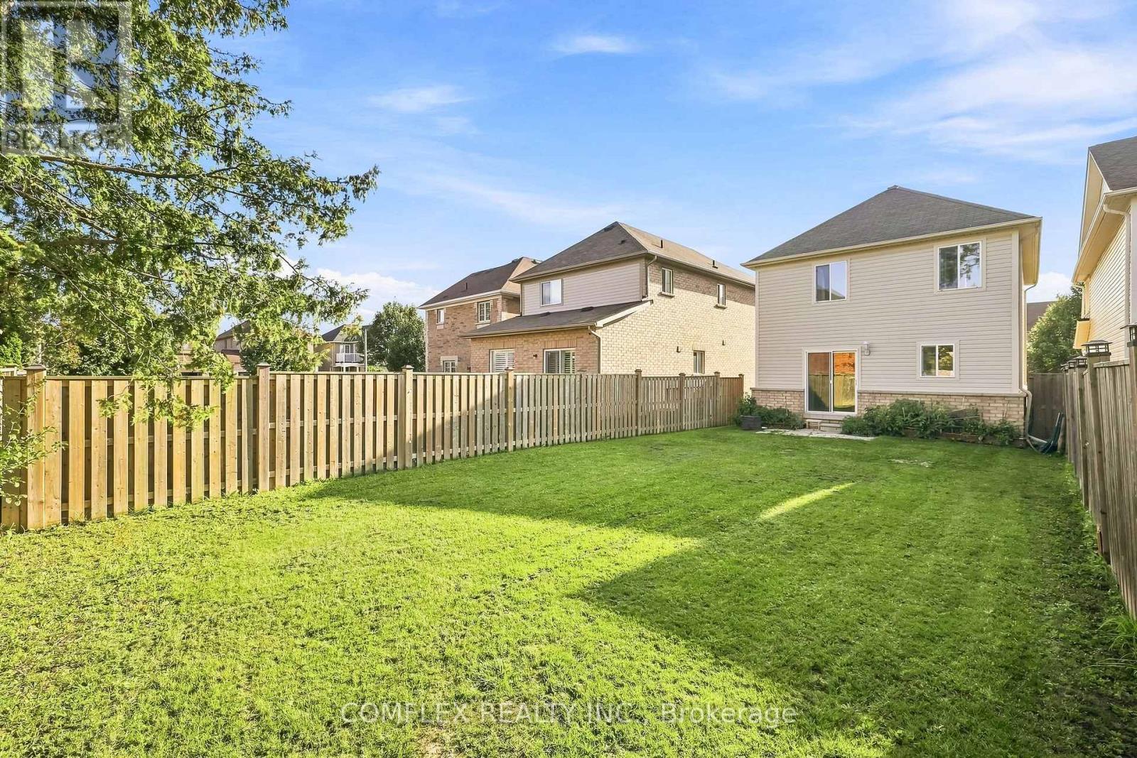 5 Rich Crescent, Whitby, ON - Outdoor
