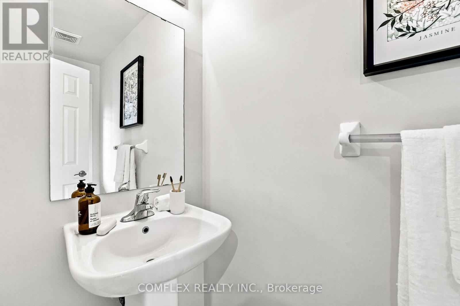 5 Rich Crescent, Whitby, ON - Indoor Photo Showing Bathroom