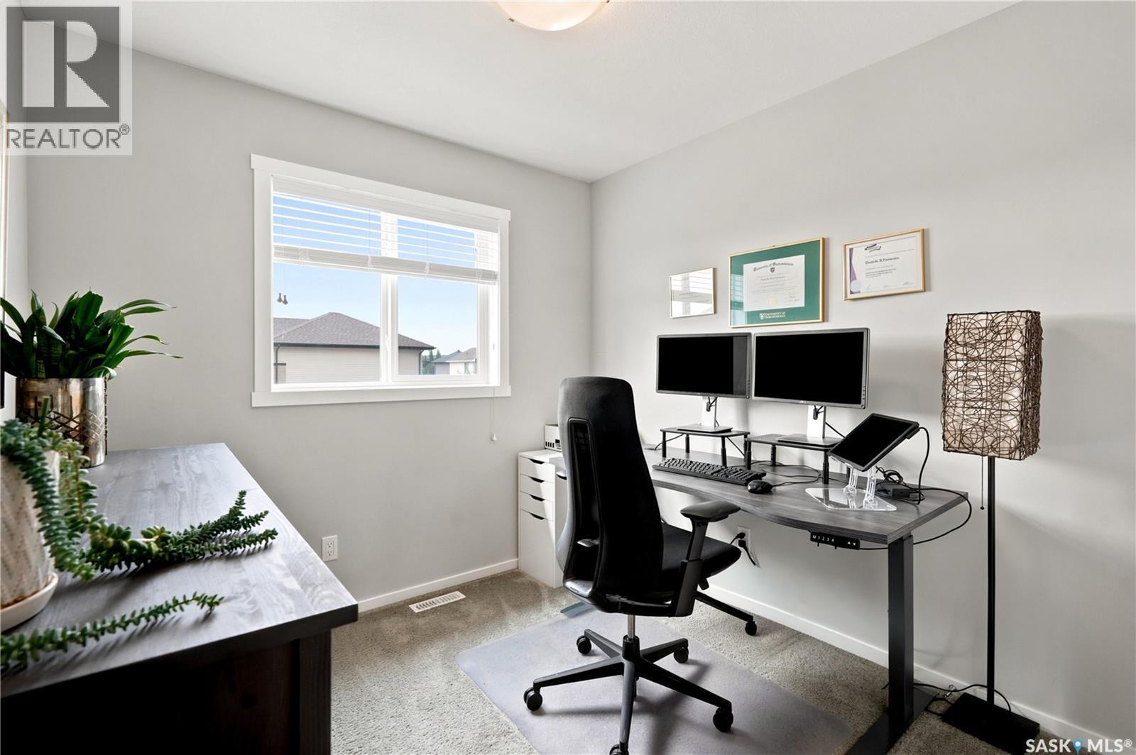 5485 Cade Street E, Regina, SK - Indoor Photo Showing Office