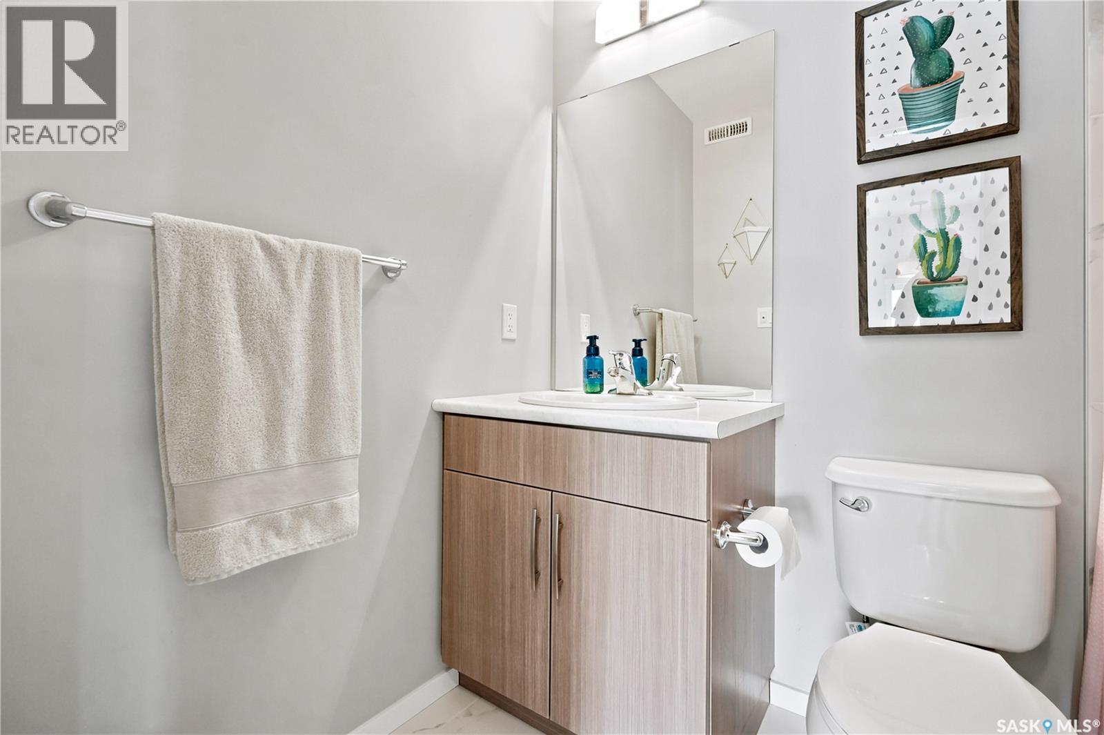 5485 Cade Street E, Regina, SK - Indoor Photo Showing Bathroom