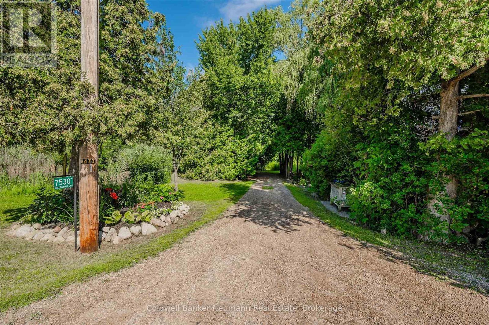 Driveway - 7530 Macpherson Lane, Puslinch, ON