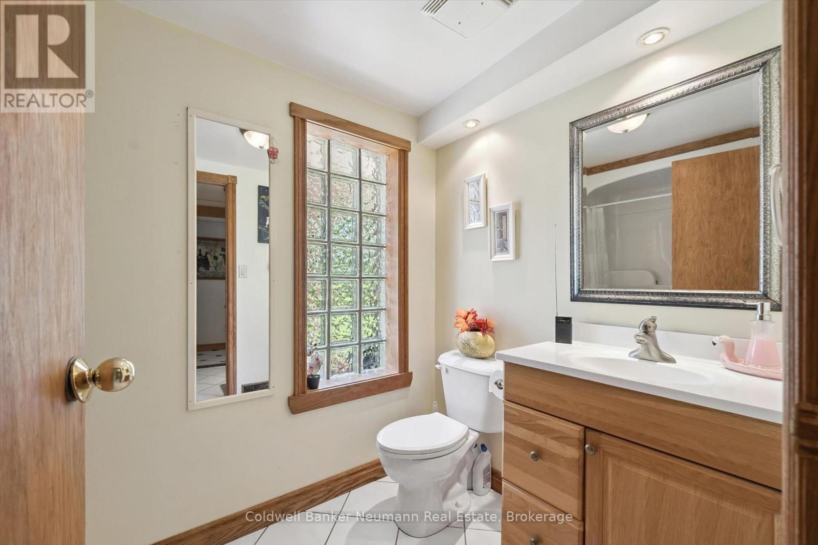 Lower level bathroom - 7530 Macpherson Lane, Puslinch, ON