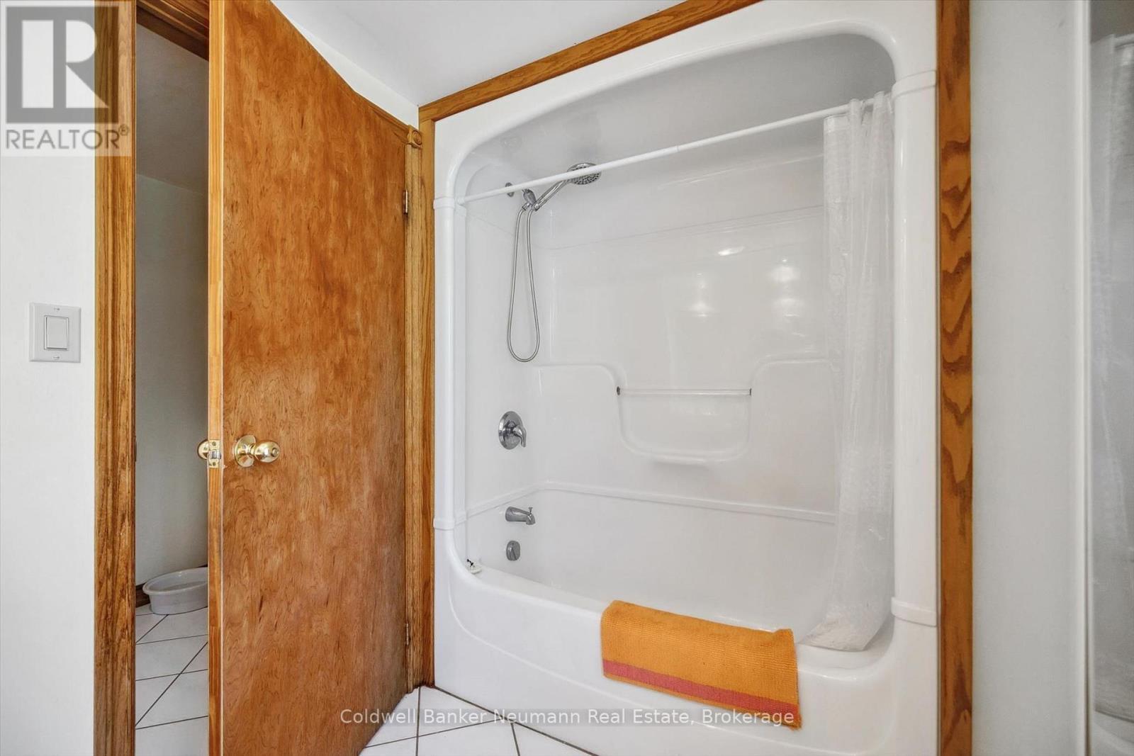 Lower level bathroom - 7530 Macpherson Lane, Puslinch, ON