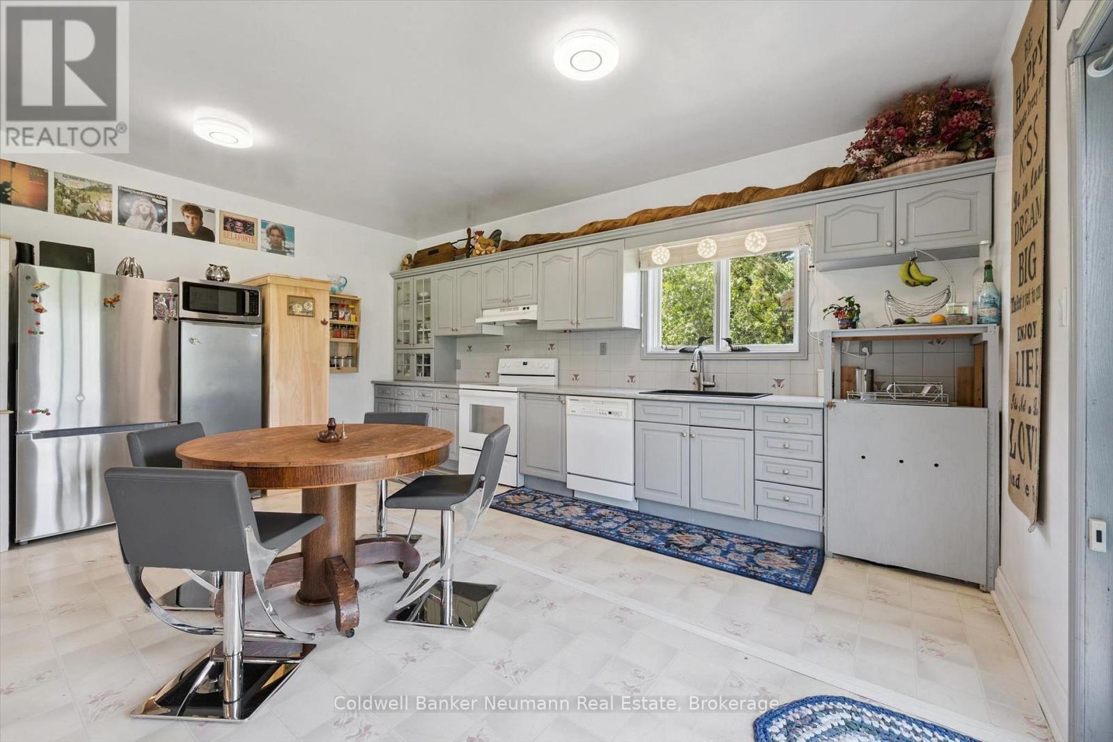 Upper kitchen - 7530 Macpherson Lane, Puslinch, ON