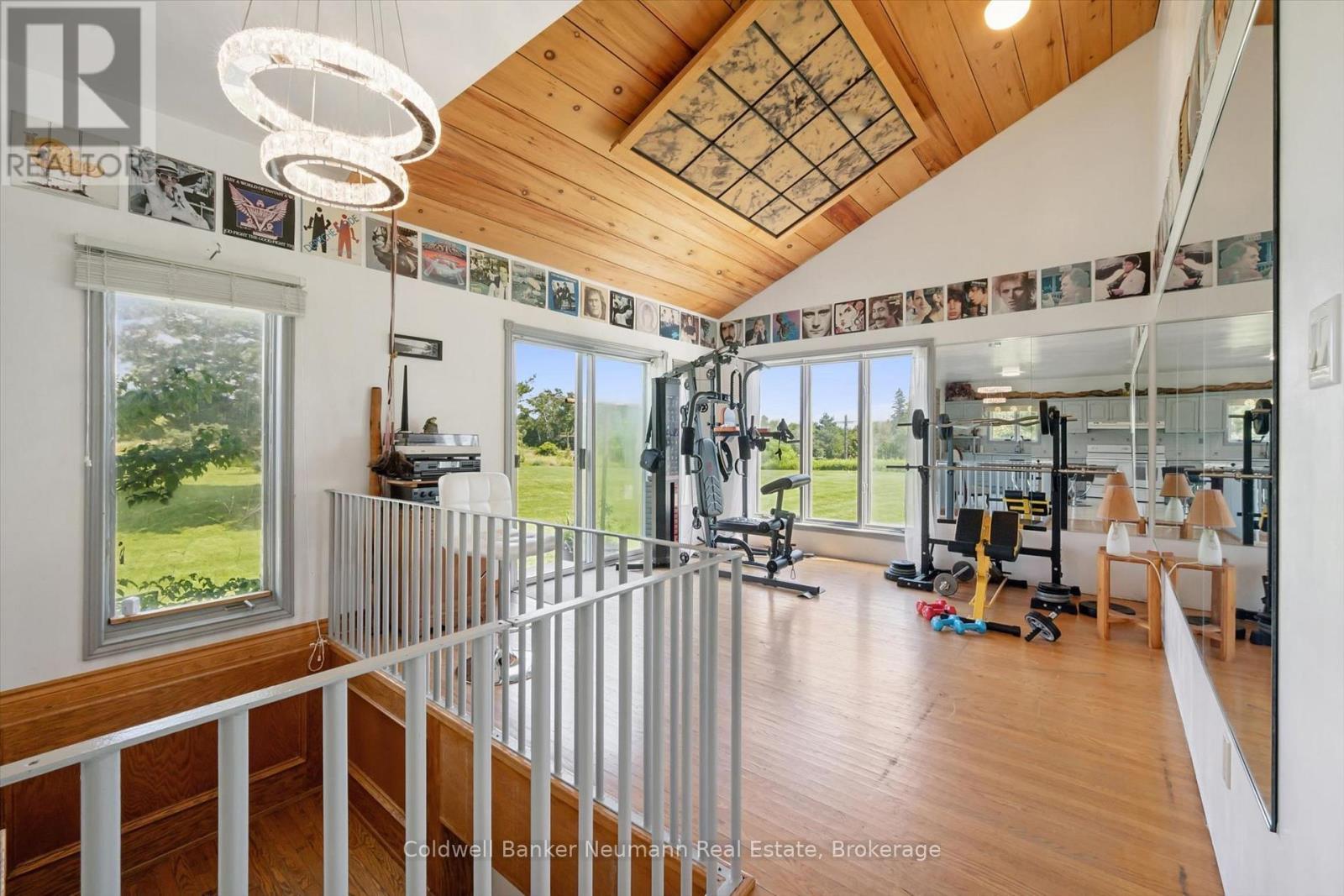 vaulted ceilings - 7530 Macpherson Lane, Puslinch, ON
