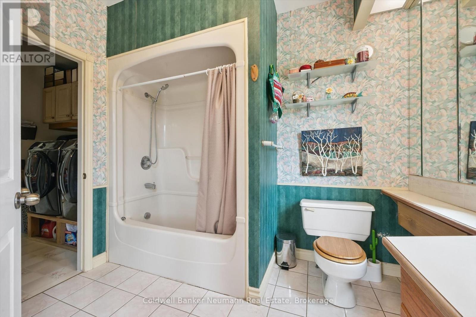 Upper bathroom - 7530 Macpherson Lane, Puslinch, ON