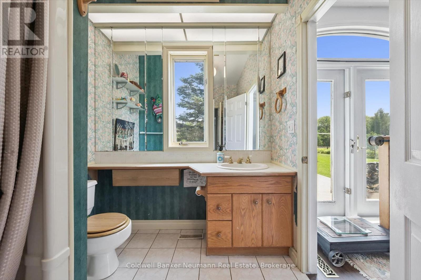 Upper bathroom - 7530 Macpherson Lane, Puslinch, ON