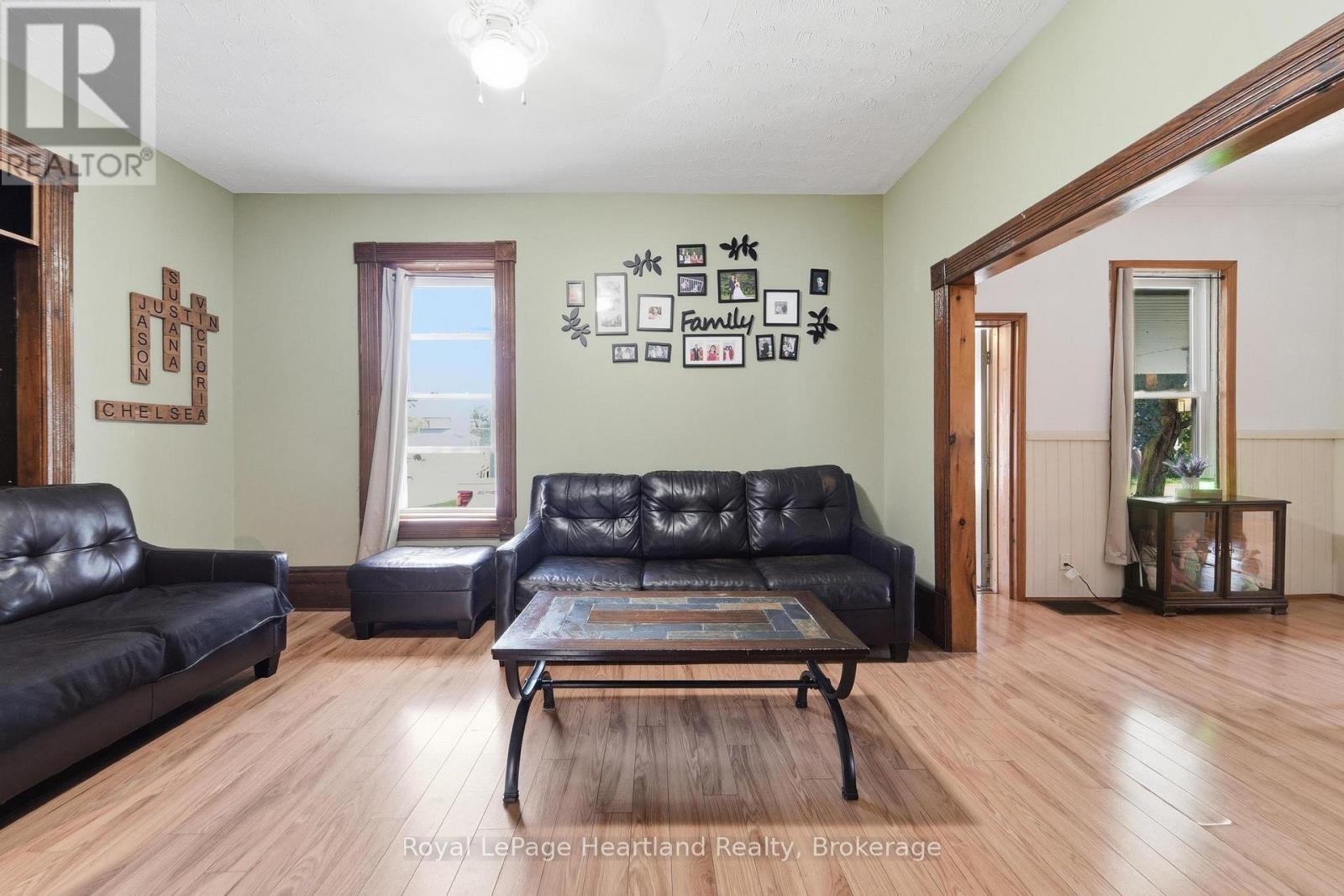 109 Goderich Street, Central Huron (Hullett), ON - Indoor Photo Showing Living Room