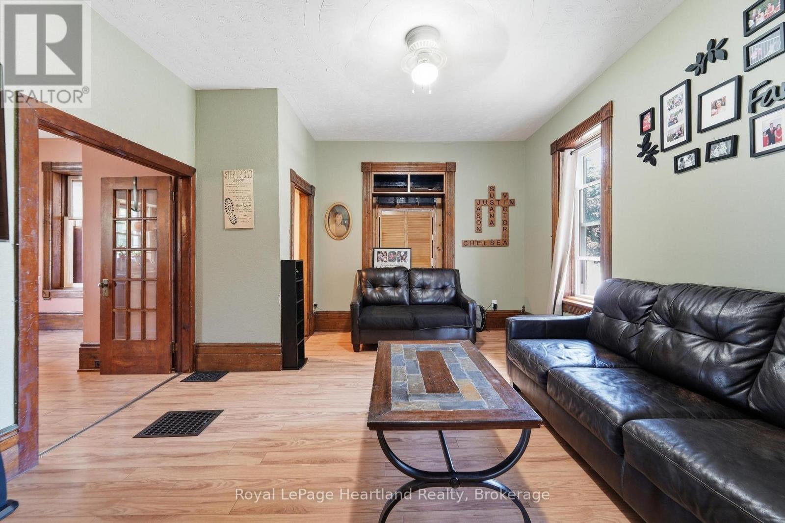 109 Goderich Street, Central Huron (Hullett), ON - Indoor Photo Showing Living Room