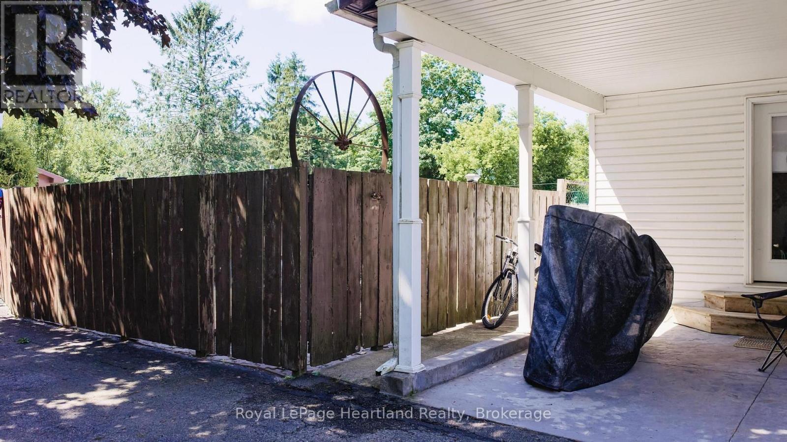 109 Goderich Street, Central Huron (Hullett), ON - Outdoor With Exterior