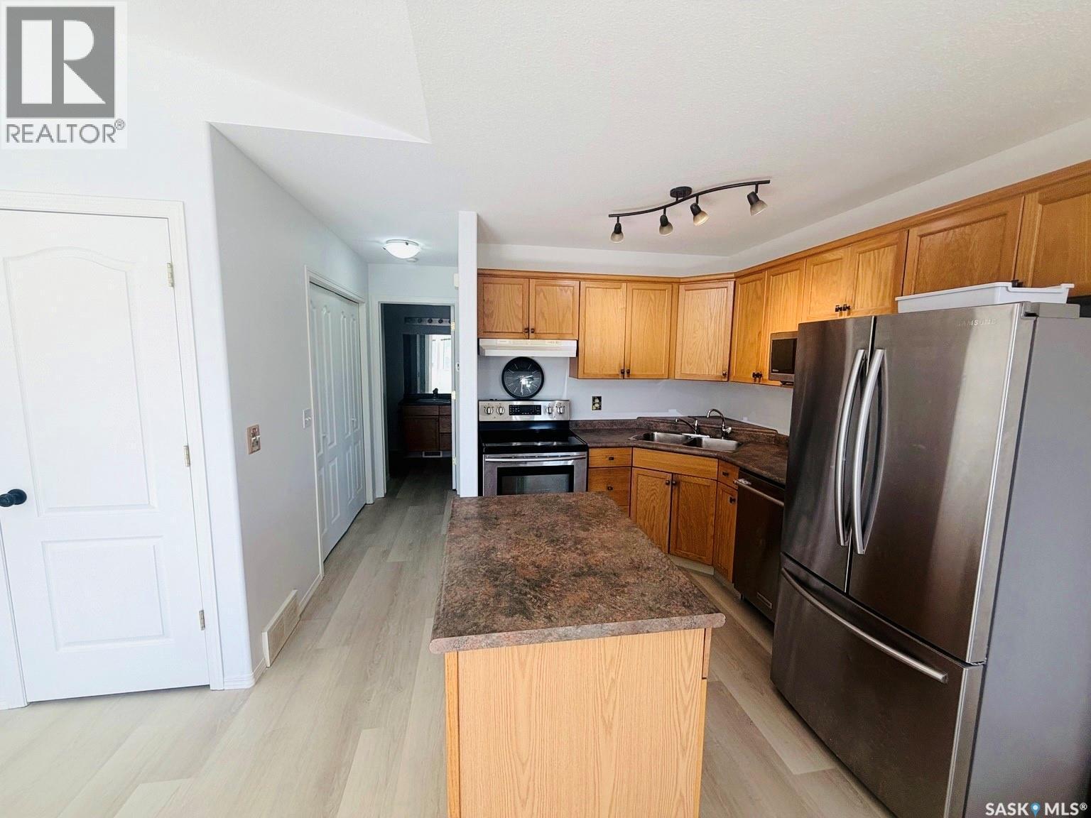 3287 Woodhams Drive, Regina, SK - Indoor Photo Showing Kitchen With Double Sink