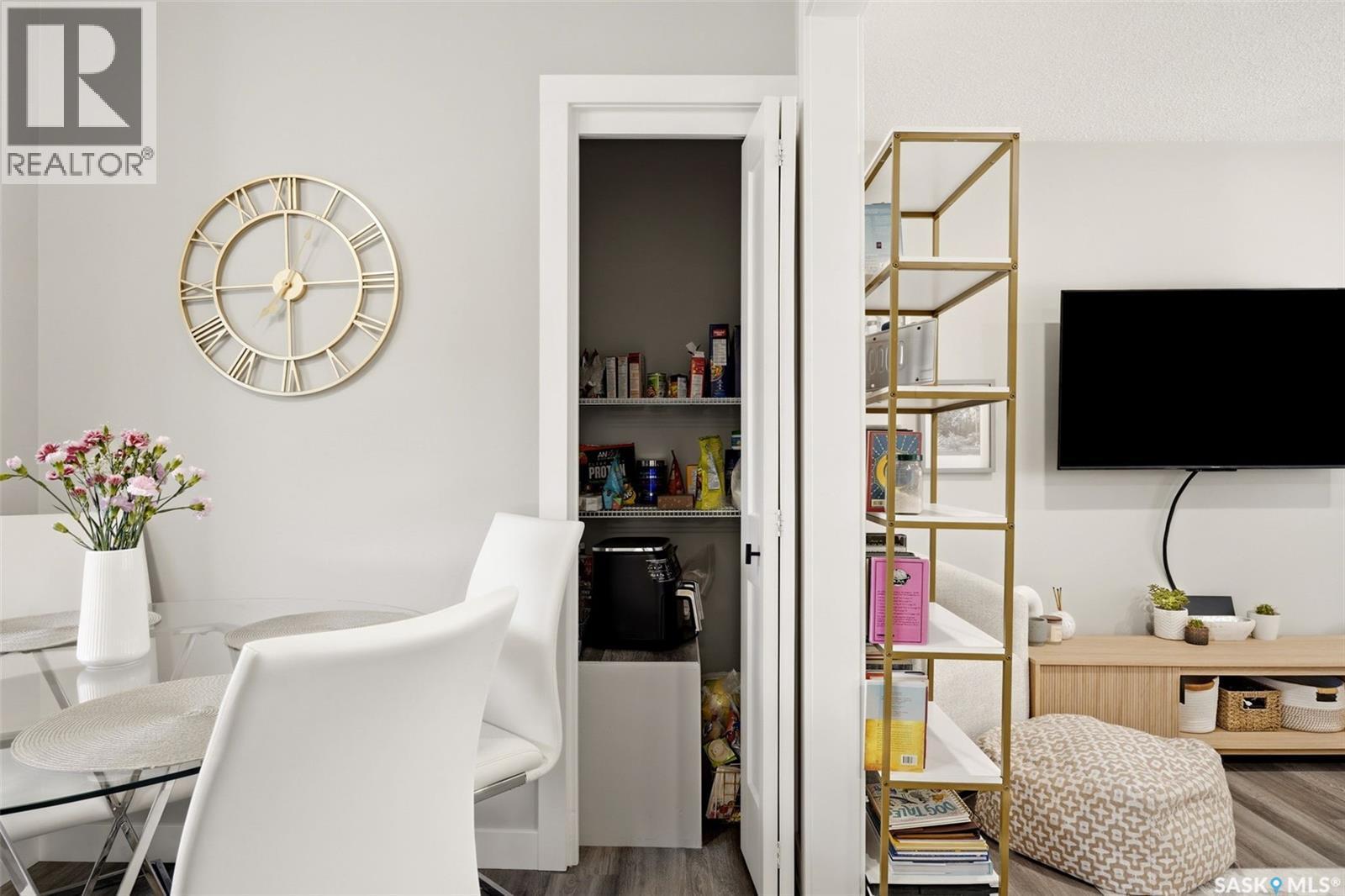 5871 Mckinley Avenue, Regina, SK - Indoor