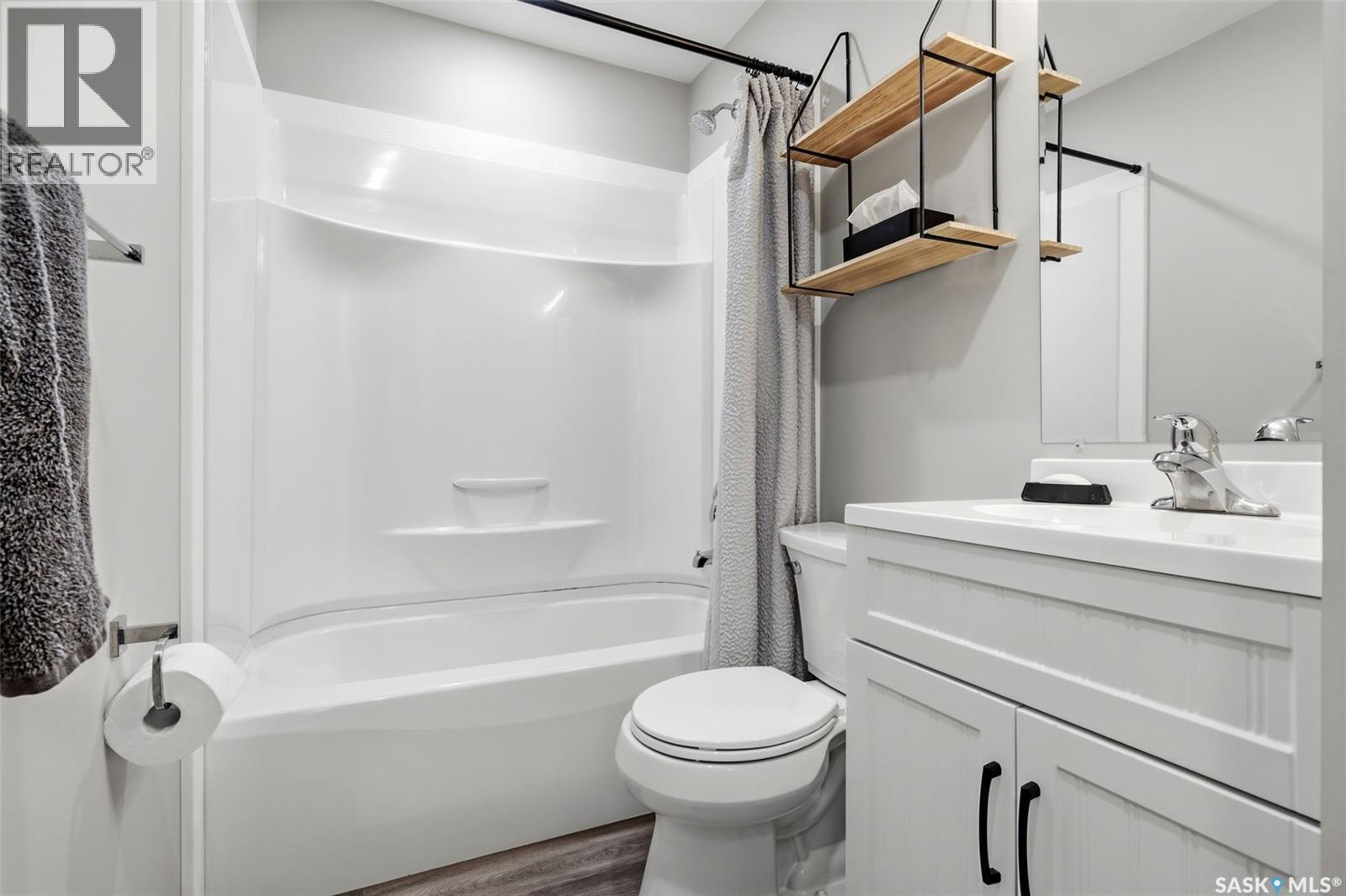 5871 Mckinley Avenue, Regina, SK - Indoor Photo Showing Bathroom