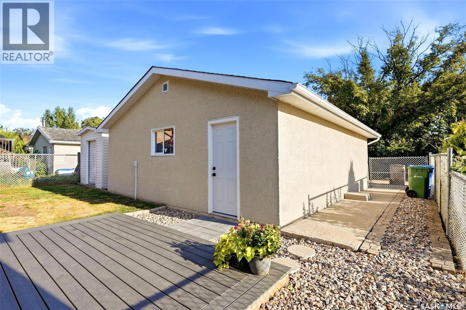 5871 Mckinley Avenue, Regina, SK - Outdoor With Exterior