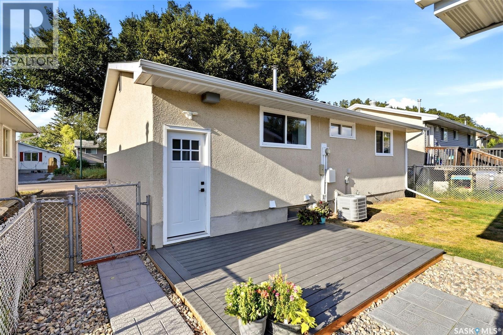 5871 Mckinley Avenue, Regina, SK - Outdoor With Exterior