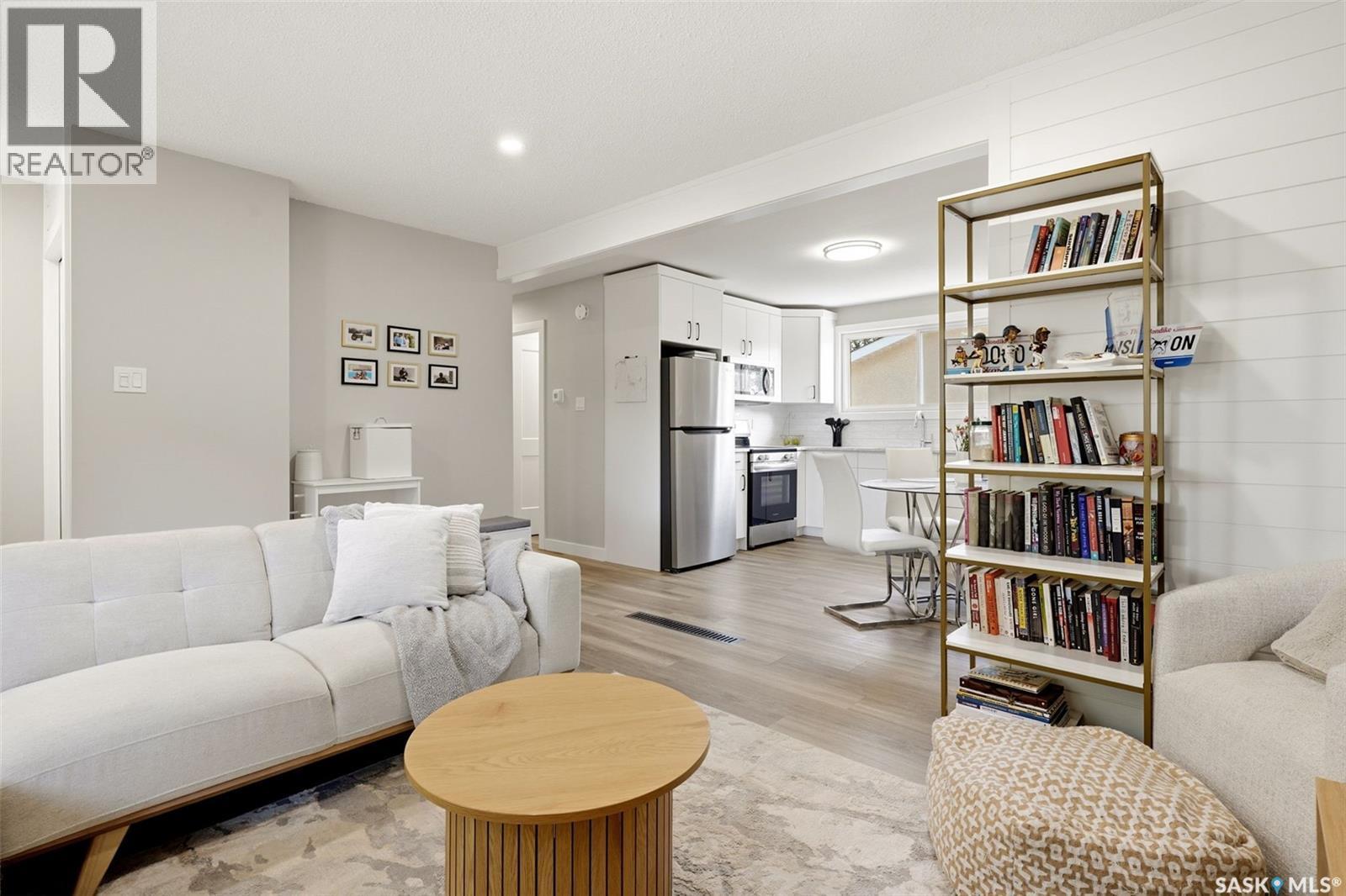 5871 Mckinley Avenue, Regina, SK - Indoor Photo Showing Living Room